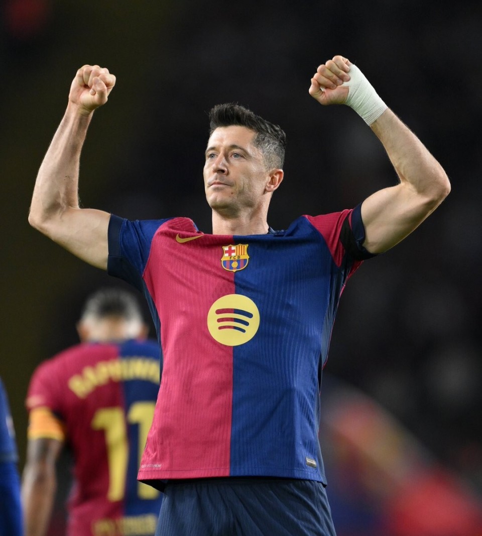 范佩西首次征召儿子进入费耶诺德比赛名单，但并未安排他出场