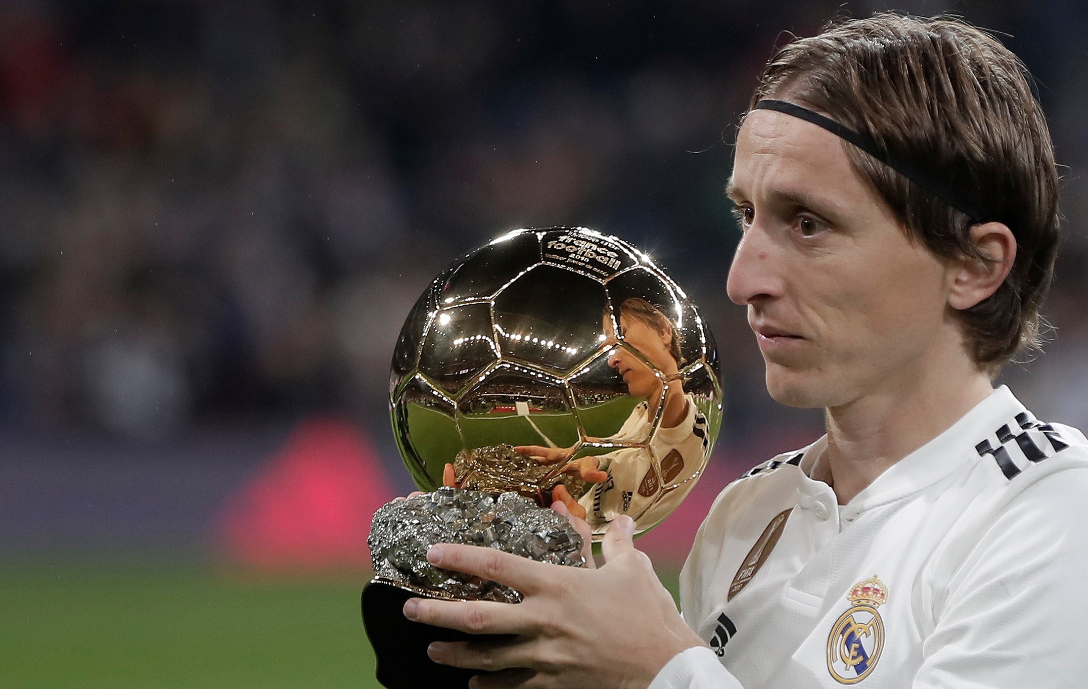 手感一般！詹姆斯13中5贡献13分5篮板7助攻