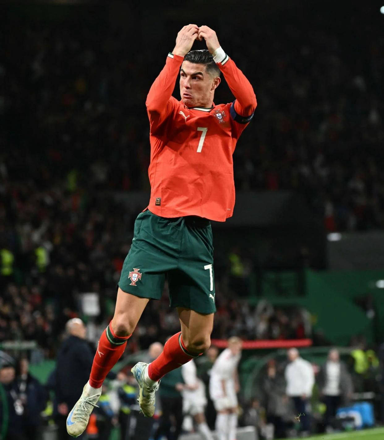 希腊队攻防两端表现亮眼