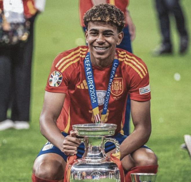 记者：曼城愿意冬窗外租18岁前锋桑加雷，安德莱赫特等队有意